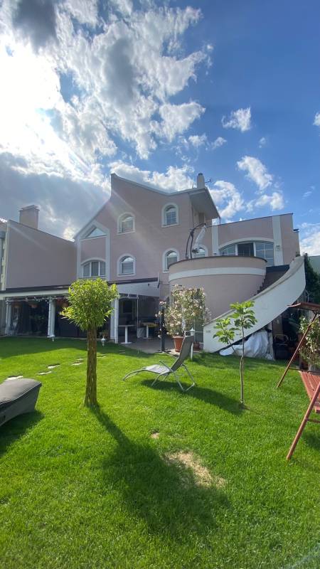 Exteriér ubytovania v Hlohovci, Meduza Wellness Spa, Hlohovec