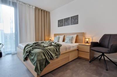 Spálňa s manželskou posteľou, Hillshome | Rodinný apartmán na Liptove, plnohodnotná základňa pre výlety, so saunou a terasou, Liptovský Mikuláš