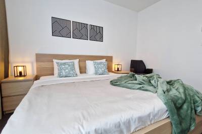 Spálňa s manželskou posteľou, Hillshome | Rodinný apartmán na Liptove, plnohodnotná základňa pre výlety, so saunou a terasou, Liptovský Mikuláš