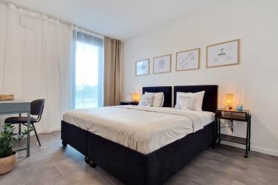 Spálňa s manželskou posteľou, Hillshome | Rodinný apartmán na Liptove, plnohodnotná základňa pre výlety, so saunou a terasou, Liptovský Mikuláš