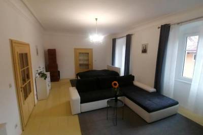 Apartmán 2 so spálňou s manželskou posteľou a rozkladacím gaučom, Apartmány Križkov dom, Kremnica