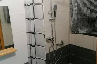 Apartmán 1 s kúpeľňou so sprchovacím kútom, Apartmány Križkov dom, Kremnica