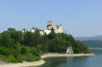 Hrad nad priehradou vzdialený 7 km od ubytovania, Domček v Pieninách, Majere