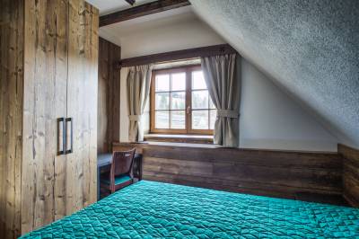 Spálňa s manželskou posteľou, Vrchársky dvor - Chalupa pod Dlhým grúňom, Drábsko