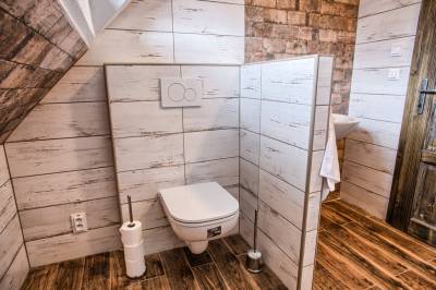 Samostatná toaleta, Vrchársky dvor - Chalupa pod Dlhým grúňom, Drábsko