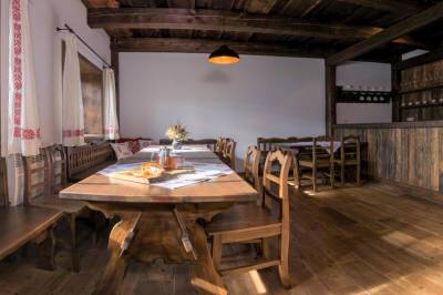 Jedálenské sedenie, Vrchársky dvor - Chalupa pod Dlhým grúňom, Drábsko