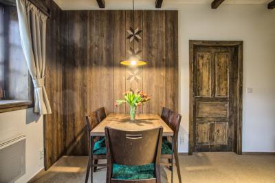 Jedálenské sedenie, Vrchársky dvor - Chalupa pod Dlhým grúňom, Drábsko