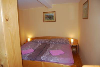 Spálňa 2 s manželskou posteľou a prístelkou, Chalupa u Valiky, Podtureň