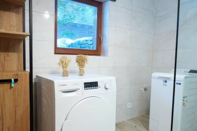 Kúpeľňa a vybavenie sušička, pračka, Jariabka Chalet Zrub Nízke Tatry- terasa, gril, priestor na hry, zeleny les Vás naplnia energiou, Jarabá