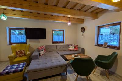 Jariabka Chalet Zrub Nízke Tatry- terasa, gril, priestor na hry, zeleny les Vás naplnia energiou, Jarabá