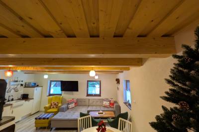 Jariabka Chalet Zrub Nízke Tatry- terasa, gril, priestor na hry, zeleny les Vás naplnia energiou, Jarabá