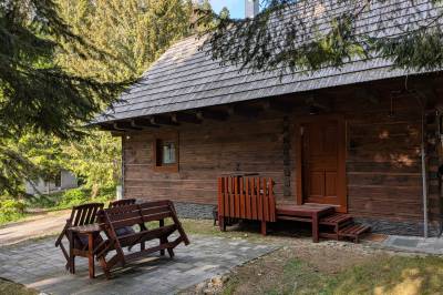 Jariabka Chalet Zrub Nízke Tatry- terasa, gril, priestor na hry, zeleny les Vás naplnia energiou, Jarabá