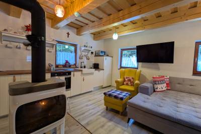 Jariabka Chalet Zrub Nízke Tatry- terasa, gril, priestor na hry, zeleny les Vás naplnia energiou, Jarabá