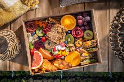 BOX 1 – klasický (sendviče, syry, ovocie, pečivo, sladké a slané dobroty), Kutica 3, Nová Baňa