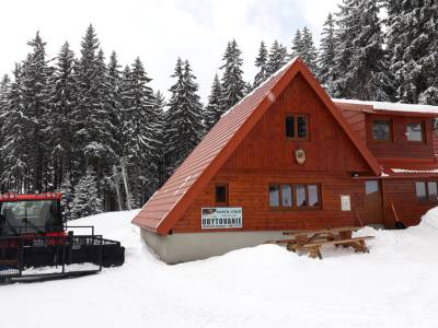 Ubytovanie priamo na zjazdovke lyžiarskeho strediska Ski Park Kubínska hoľa, Chata Stred Kubínska hoľa, Dolný Kubín