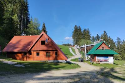 Ubytovanie priamo na zjazdovke lyžiarskeho strediska Ski Park Kubínska hoľa, Chata Stred Kubínska hoľa, Dolný Kubín