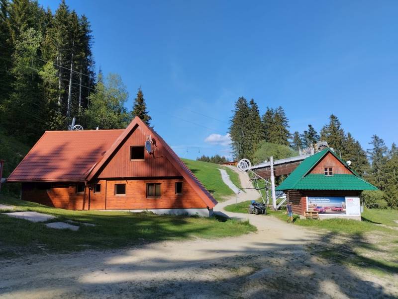 Ubytovanie priamo na zjazdovke lyžiarskeho strediska Ski Park Kubínska hoľa, Chata Stred Kubínska hoľa, Dolný Kubín