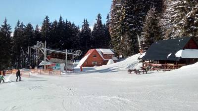 Ubytovanie priamo na zjazdovke lyžiarskeho strediska Ski Park Kubínska hoľa, Chata Stred Kubínska hoľa, Dolný Kubín