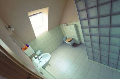 Apartmán 1 – kúpeľňa so sprchovacím kútom a toaletou, River Cottage Bešeňová, Bešeňová