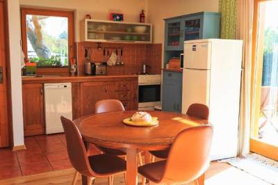 Apartmán 1 – plne vybavená kuchyňa s jedálenským sedením, River Cottage Bešeňová, Bešeňová