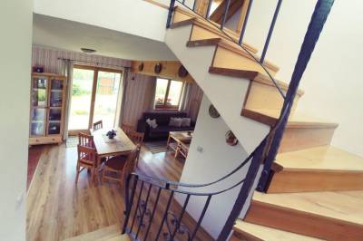 Apartmán 1 – schodisko v interiéri ubytovania, River Cottage Bešeňová, Bešeňová
