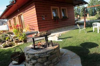 Ohnisko v exteriéri ubytovania, River Cottage Bešeňová, Bešeňová