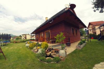 Exteriér ubytovania pri rieke a aquaparku v obci Bešeňová, River Cottage Bešeňová, Bešeňová