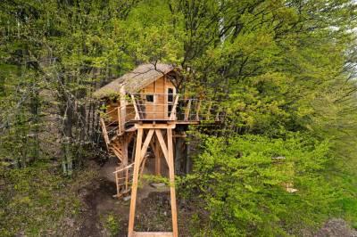 Exteriér ubytovania v obci Muráň, TREEHOUSE POD LESOM, Muráň