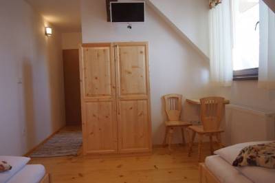 Dvojlôžková izba so samostatnými lôžkami a prístelkou, Rekreačný dom Horehronská kúria, Telgárt