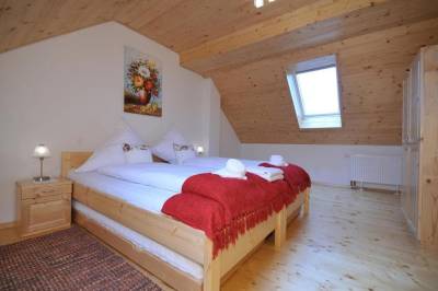 Apartmán – dvojlôžková spálňa s 2 prístelkami, Rekreačný dom Horehronská kúria, Telgárt