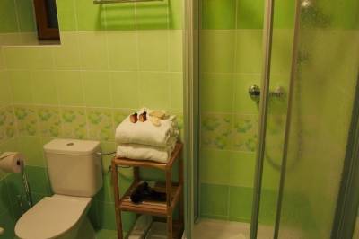 Kúpeľňa so sprchovacím kútom a toaletou, Rekreačný dom Horehronská kúria, Telgárt