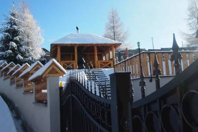 Altánok v exteriéri ubytovania, Rekreačný dom Horehronská kúria, Telgárt