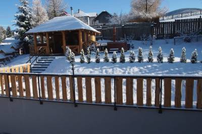 Altánok a kúpacia kaďa v exteriéri ubytovania, Rekreačný dom Horehronská kúria, Telgárt