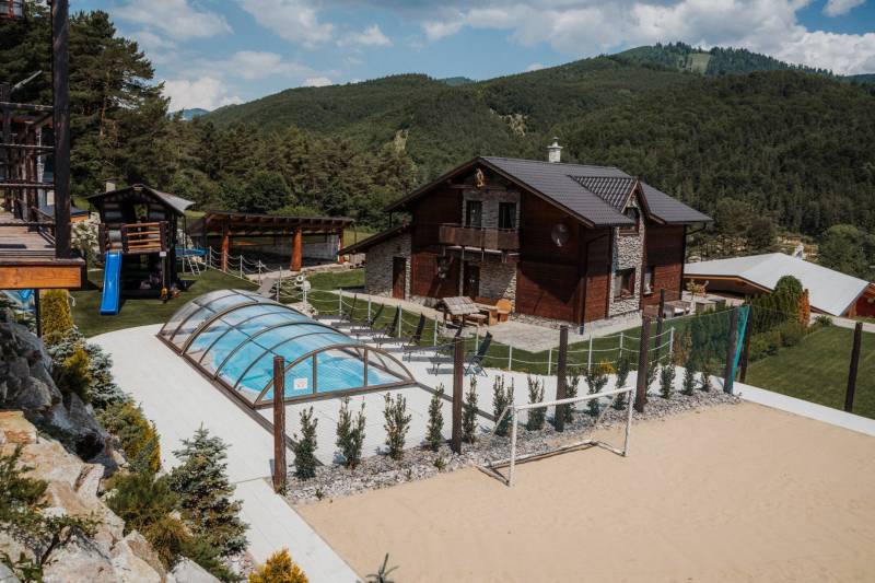 Volejbalové ihrisko a bazén, Mountain Chalets - Chalet Diviak, Valča