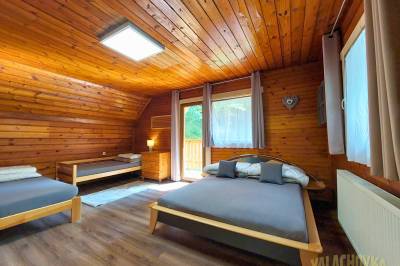 Izba č. 7 s balkónom, Chata Valachovka, Vyhne