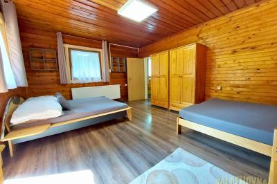 Izba č. 7 s balkónom, Chata Valachovka, Vyhne