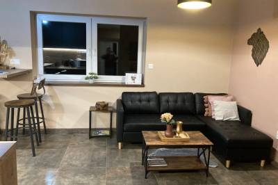 Obývačka s gaučom, Apartmány Bučina, Oravská Lesná