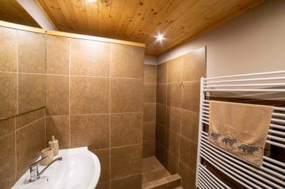 Chata El Clasico - kúpeľňa so sprchovacím kútom, MONTANA RESIDENCE - Chata El Clasico a Chata El Niňo, Turčianske Jaseno