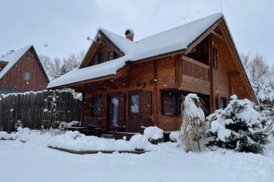 Exteriér ubytovania v Námestove, Chata s bazénom a domčekom na strome, Námestovo