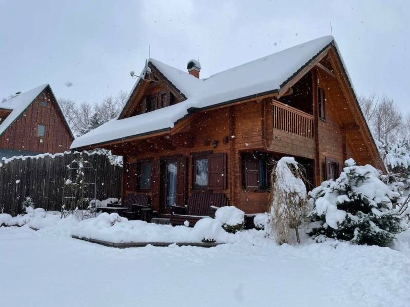 Exteriér ubytovania v Námestove, Chata s bazénom a domčekom na strome, Námestovo