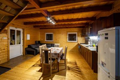 Plne vybavená kuchyňa s jedálenským sedením, Chata pod Rožkom, Uličské Krivé