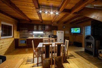 Plne vybavená kuchyňa s jedálenským sedením, Chata pod Rožkom, Uličské Krivé