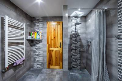 Kúpeľňa so sprchovacím kútom, Chata pod Rožkom, Uličské Krivé