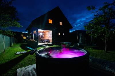 Exteriér ubytovania s vírivkou v obci Uličské Krivé, Chata pod Rožkom, Uličské Krivé