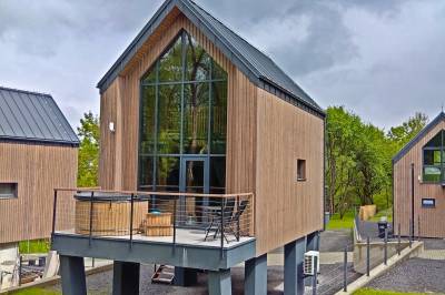 Chata v korunách stromov - exteriér ubytovania v obci Bobrovník, Rezort Bobrí potôčik, Bobrovník