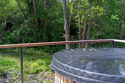 Chata v korunách stromov - exteriér ubytovania v obci Bobrovník, Rezort Bobrí potôčik, Bobrovník