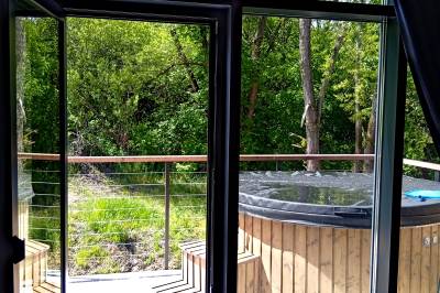 Chata v korunách stromov - exteriér ubytovania v obci Bobrovník, Rezort Bobrí potôčik, Bobrovník