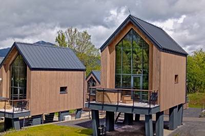 Chata v korunách stromov - exteriér ubytovania v obci Bobrovník, Rezort Bobrí potôčik, Bobrovník