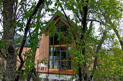 Chata v korunách stromov - exteriér ubytovania v obci Bobrovník, Rezort Bobrí potôčik, Bobrovník