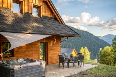 Exteriér ubytovania v Zázrivej s vírivkou a sedením, Chalets Havrania, Zázrivá